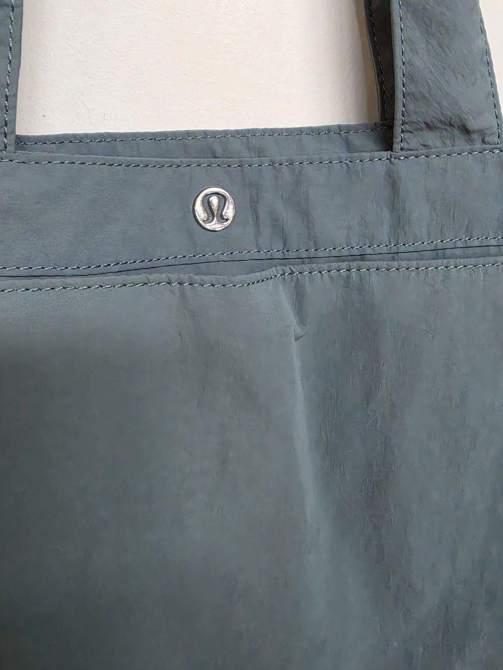 Lulu Lemon 18L Side Sinch Shopping Tote Bag - Picture 4 of 10